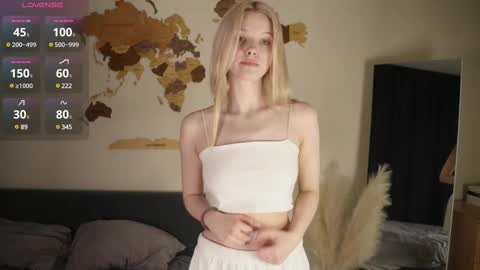 Ava online show from 03-06-25, 09:36