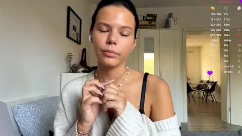 Snapshot of wildahankin chatting on 11-06-25, 07:53 Mia online show from 11-06-25, 07:53