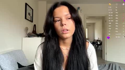 Snapshot of wildahankin chatting on 11-07-25, 08:03 Mia online show from 11-07-25, 08:03