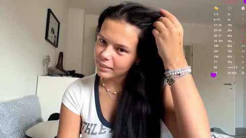 Snapshot of wildahankin chatting on 11-08-25, 09:09 Mia online show from 11-08-25, 09:09