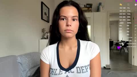 Snapshot of wildahankin chatting on 11-19-25, 08:03 Mia online show from 11-19-25, 08:03