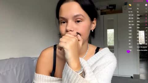 Snapshot of wildahankin chatting on 12-05-25, 08:01 Mia online show from 12-05-25, 08:01