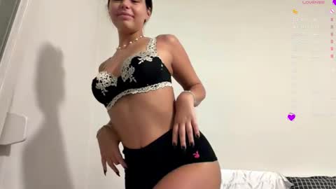 Snapshot of wildahankin chatting on 12-15-25, 04:11 Mia online show from 12-15-25, 04:11