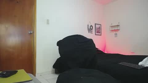 Wilder Grey online show from 10-22-25, 08:30