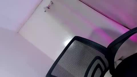 Snapshot of wildest_dream1 chatting on 10-28-25, 06:43 wildest_dream1 online show from 10-28-25, 06:43