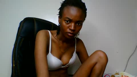 Snapshot of wildflowr chatting on 06-19-26, 12:26 wildflowr online show from 06-19-26, 12:26