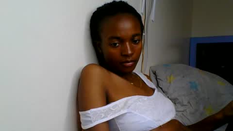 Snapshot of wildflowr chatting on 06-24-26, 05:34 wildflowr online show from 06-24-26, 05:34
