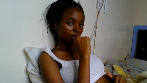 Snapshot of wildflowr chatting on 06-25-26, 07:29 wildflowr online show from 06-25-26, 07:29