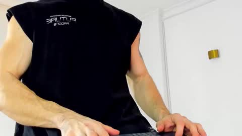 Snapshot of will_ferrari300 chatting on 12-19-25, 06:31 will_ferrari300 online show from 12-19-25, 06:31