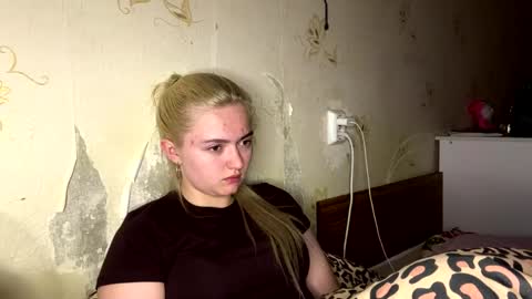 Sophia online show from 04-24-26, 01:19