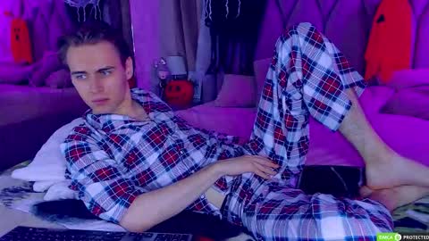 William online show from 10-20-25, 03:07