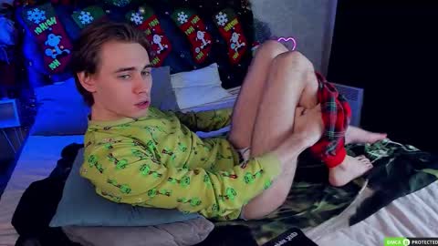 Snapshot of williamdyson chatting on 12-14-25, 03:45 William online show from 12-14-25, 03:45