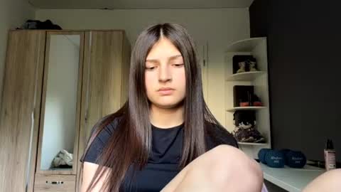 Snapshot of williemaemeachem chatting on 07-17-26, 07:15 Mari online show from 07-17-26, 07:15