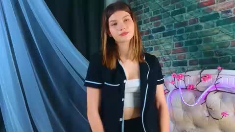 Vicki3 online show from 03-27-26, 07:25