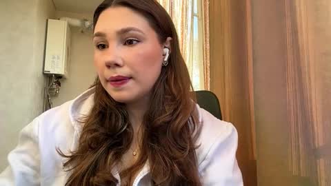 Snapshot of windycristelli chatting on 12-18-25, 10:32 Sina online show from 12-18-25, 10:32