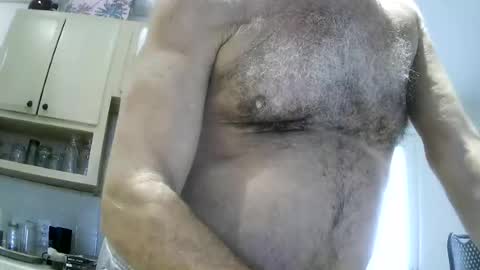 Snapshot of winedog2020 chatting on 07-08-26, 01:37 Gundja Man online show from 07-08-26, 01:37