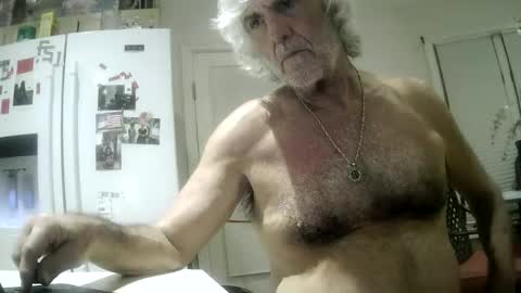 Snapshot of winedog2020 chatting on 07-20-26, 04:38 Gundja Man online show from 07-20-26, 04:38