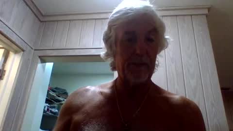 Snapshot of winedog2020 chatting on 07-31-26, 06:02 Gundja Man online show from 07-31-26, 06:02