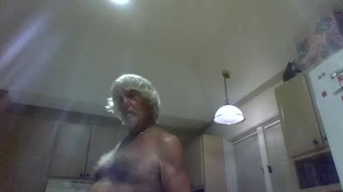 Snapshot of winedog2020 chatting on 08-01-26, 10:25 Gundja Man online show from 08-01-26, 10:25