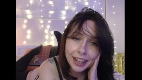 Snapshot of wingardiumleveveosa chatting on 02-10-25, 01:46 Eevie online show from 02-10-25, 01:46