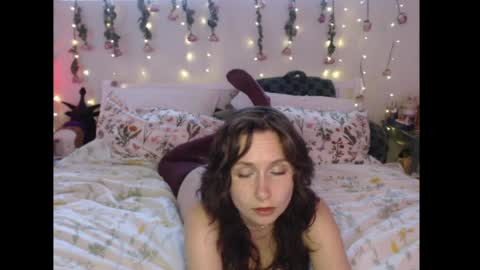 Snapshot of wingardiumleveveosa chatting on 05-12-26, 10:18 Eevie online show from 05-12-26, 10:18