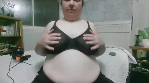 Winnie online show from 04-14-26, 03:56