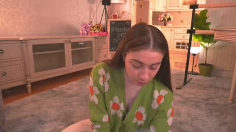 Snapshot of winnieriedesel chatting on 04-14-26, 03:23 Lillian online show from 04-14-26, 03:23