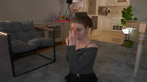 Snapshot of winnieriedesel chatting on 04-17-26, 03:20 Lillian online show from 04-17-26, 03:20