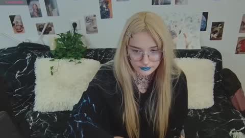 Snapshot of winstyxt chatting on 10-11-25, 03:21 winstyxt online show from 10-11-25, 03:21