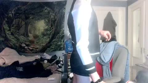 Snapshot of winter123137 chatting on 02-06-25, 12:43 Winter online show from 02-06-25, 12:43