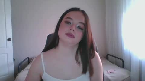 Snapshot of winter__white_rose chatting on 05-05-26, 04:48 Emma online show from 05-05-26, 04:48