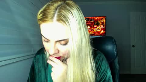 Winter Miracle online show from 10-23-25, 01:49