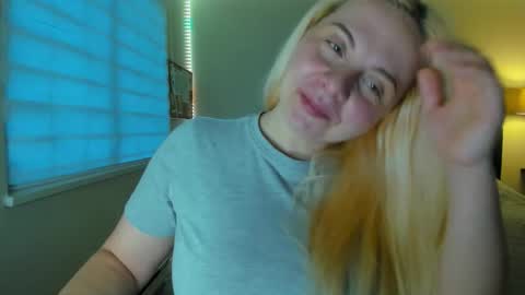 Snapshot of winter_miracle chatting on 01-16-26, 04:22 Winter Miracle online show from 01-16-26, 04:22