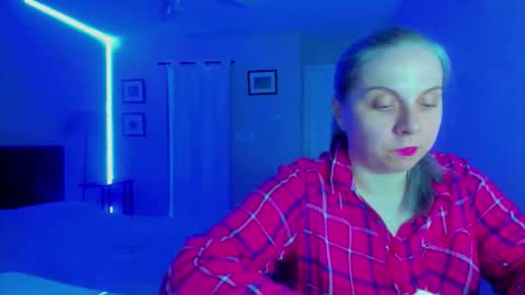 Snapshot of winter_miracle chatting on 02-07-26, 06:44 Winter Miracle online show from 02-07-26, 06:44