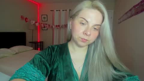 Snapshot of winter_miracle chatting on 02-15-26, 12:07 Winter Miracle online show from 02-15-26, 12:07