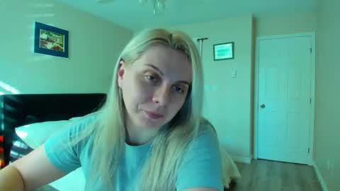 Snapshot of winter_miracle chatting on 02-17-26, 11:11 Winter Miracle online show from 02-17-26, 11:11