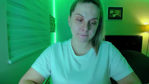 Snapshot of winter_miracle chatting on 03-13-26, 04:52 Winter Miracle online show from 03-13-26, 04:52