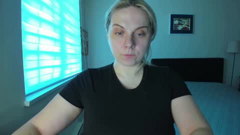 Snapshot of winter_miracle chatting on 03-14-26, 08:25 Winter Miracle online show from 03-14-26, 08:25