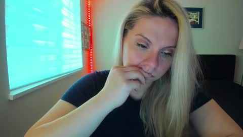 Snapshot of winter_miracle chatting on 03-31-26, 04:40 Winter Miracle online show from 03-31-26, 04:40