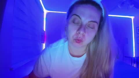 Snapshot of winter_miracle chatting on 04-06-26, 05:30 Winter Miracle online show from 04-06-26, 05:30