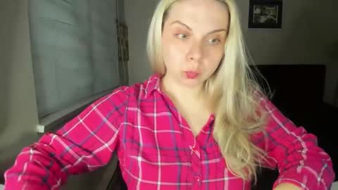 Snapshot of winter_miracle chatting on 04-08-26, 03:06 Winter Miracle online show from 04-08-26, 03:06