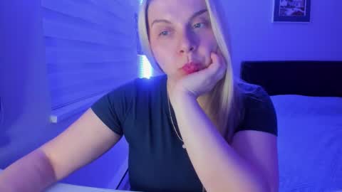 Snapshot of winter_miracle chatting on 04-11-26, 07:45 Winter Miracle online show from 04-11-26, 07:45