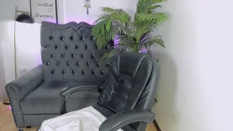 Snapshot of winterkissesx chatting on 06-25-26, 02:11 Winter online show from 06-25-26, 02:11