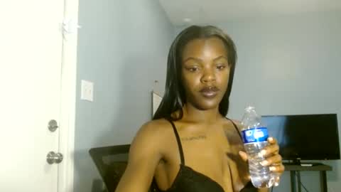 Snapshot of wishhwashy22 chatting on 01-09-25, 05:22 Chanel online show from 01-09-25, 05:22