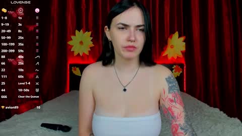 Snapshot of witch_baby_ chatting on 11-11-25, 07:19 Kira online show from 11-11-25, 07:19