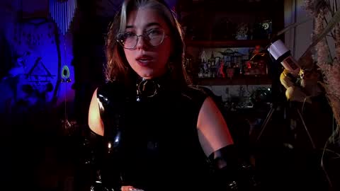 Snapshot of witch_fiona chatting on 02-04-25, 07:22 Goddess of two strapons - Mr. long Don Mr. Pinky online show from 02-04-25, 07:22