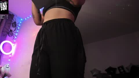     Luna Violeta  A r t i s t  online show from 12-19-24, 01:18