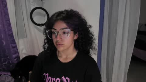     Luna Violeta  A r t i s t  online show from 01-05-25, 03:11