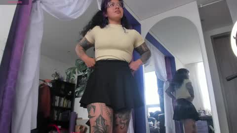     Luna Violeta  A r t i s t  online show from 06-01-26, 02:08
