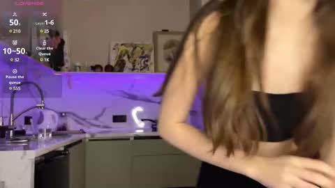 Snapshot of withlovebella chatting on 01-30-25, 07:18 Isobelle online show from 01-30-25, 07:18